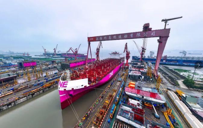 No. 2 dry dock of SWS, a subsidiary of CSSC marked the arrival of the 100th docking milestone