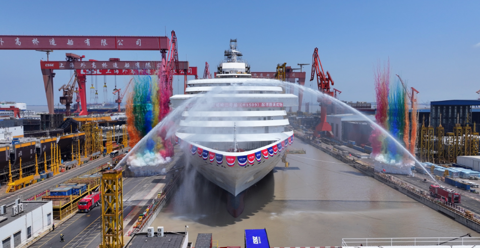 The Second Domestically Built Large Cruise Ship Achieves Dock Floating!